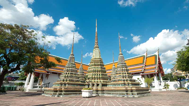Gambar Kuil Wat Pho bagi pencita wisata budaya menjadi mungkin dengan memanfaatkan kartu kredit Bangkok